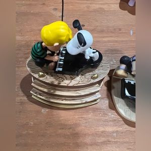 Westland peanuts decorating